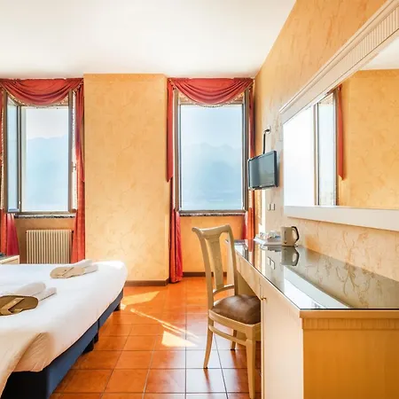 Le Palme 4* リモーネ・スル・ガルダ